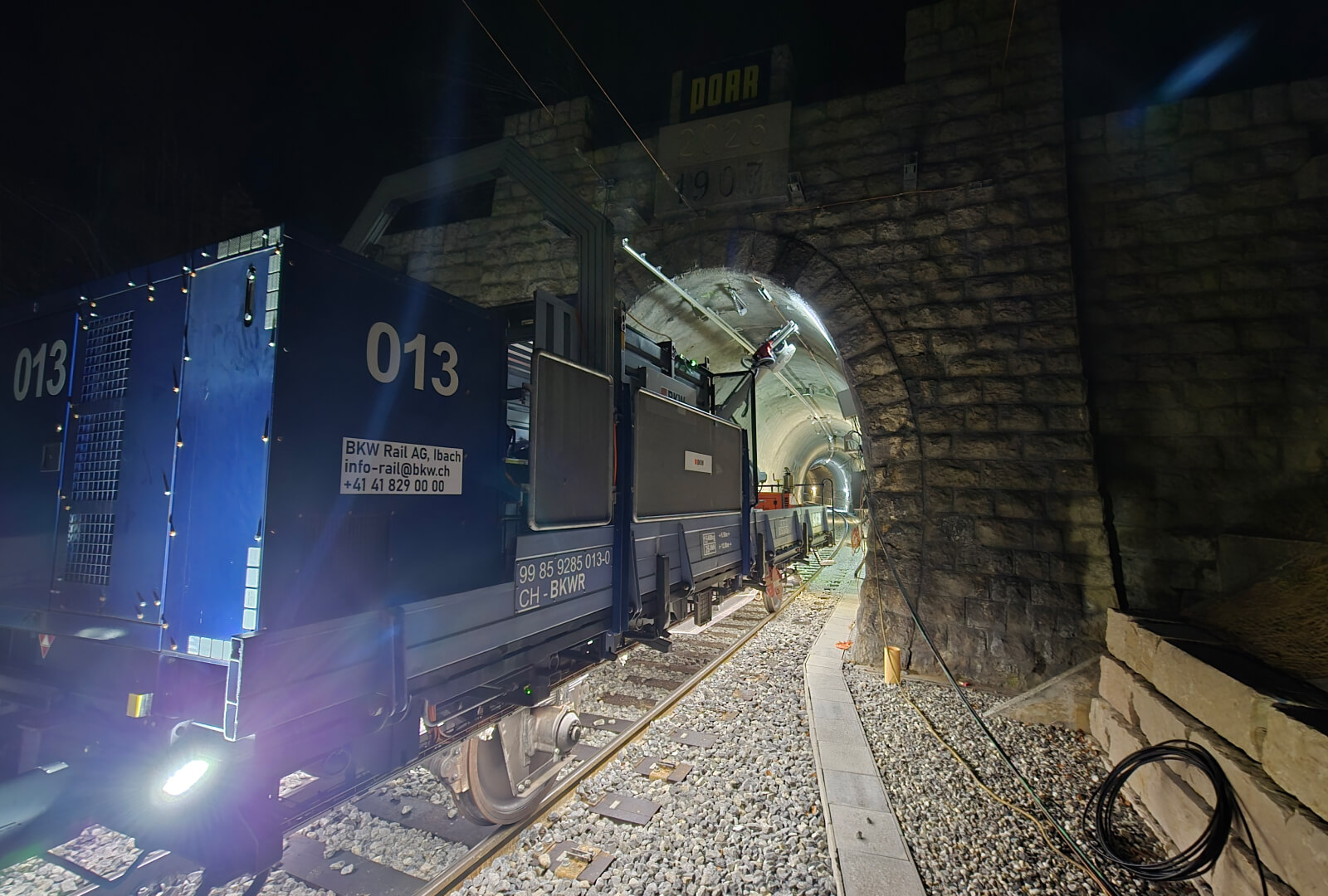 bkw-infraservices-2026-tag-bohrroboter-im-weissensteintunnel-1600x1080-01