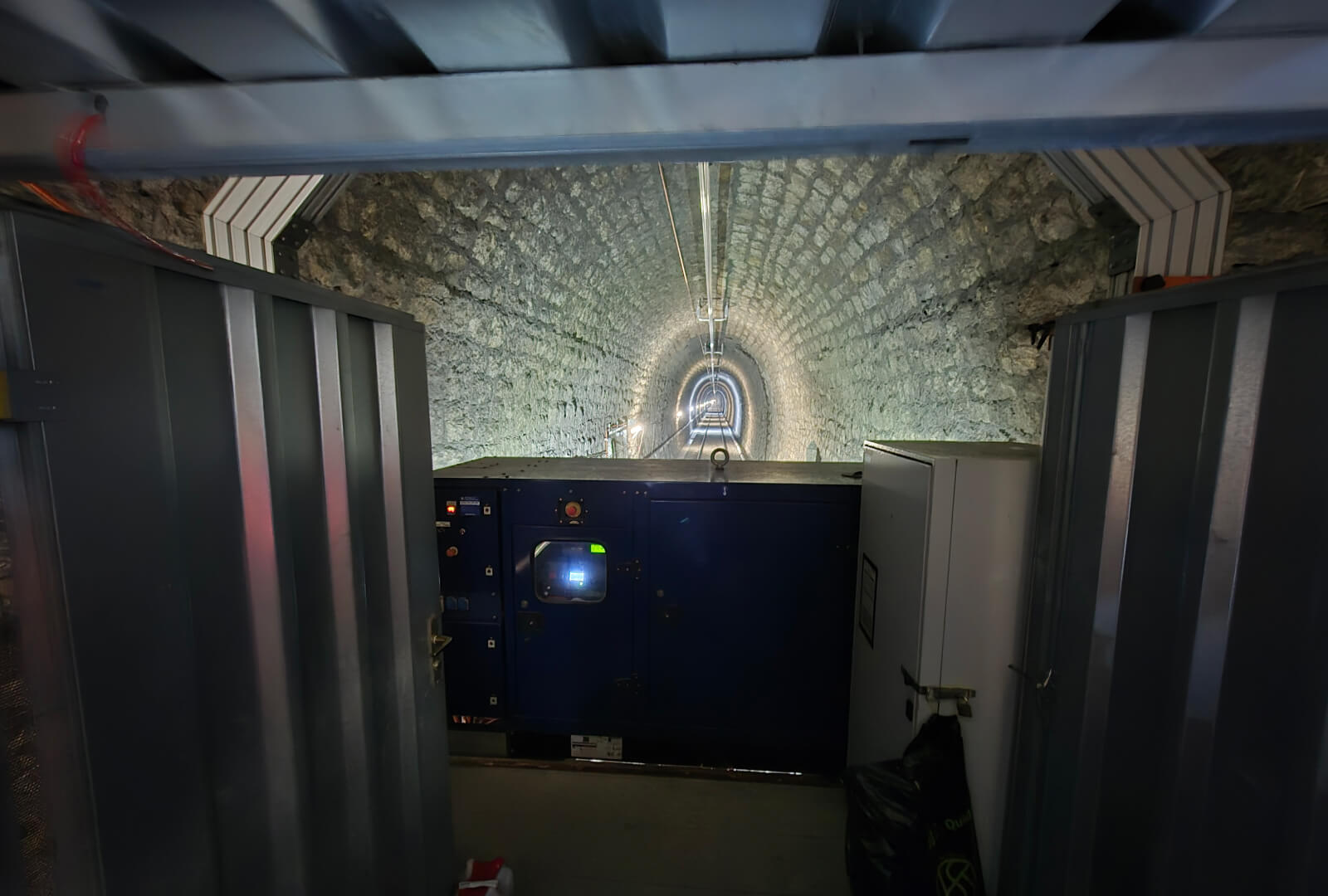 bkw-infraservices-2026-tag-bohrroboter-im-weissensteintunnel-1600x1080-03
