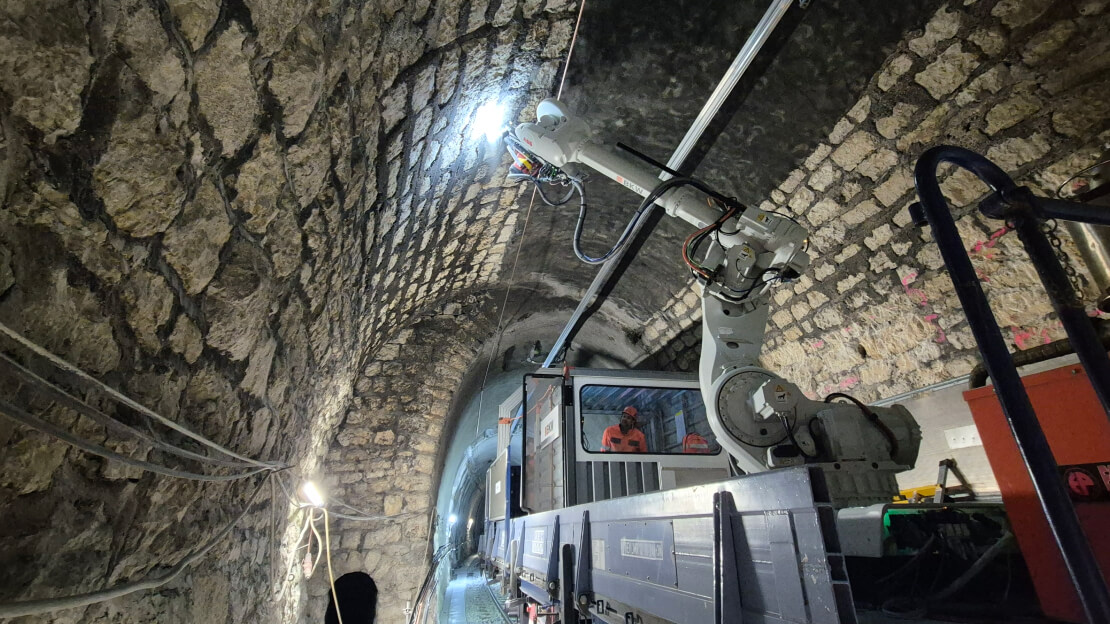bkw-infraservices-2026-tag-bohrroboter-im-weissensteintunnel-thumbnail-1110x624