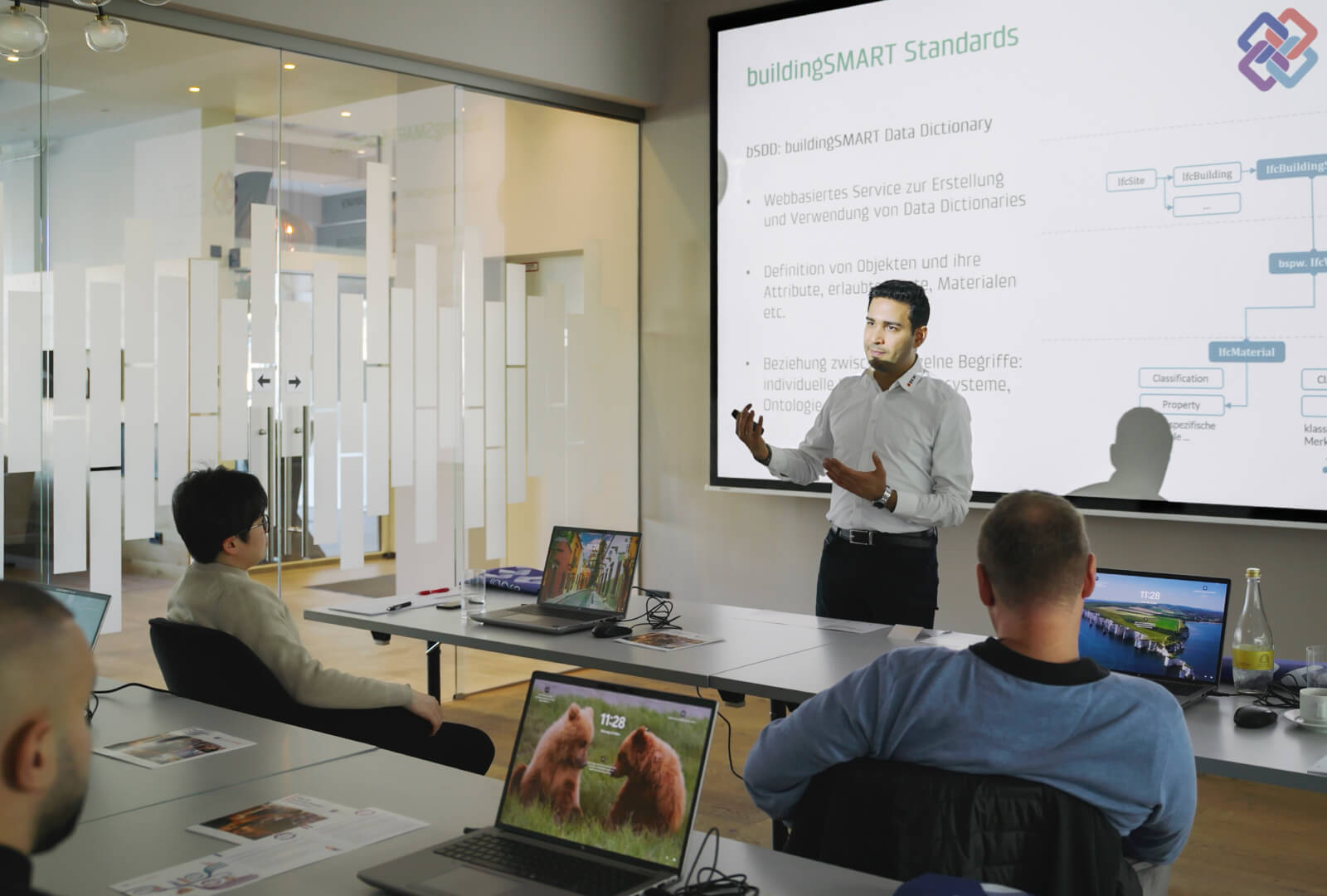 À la BKW Operational Solutions Academy, Amir Abbaspour enseigne les bases du BIM de manière compréhensible, pratique et moderne.