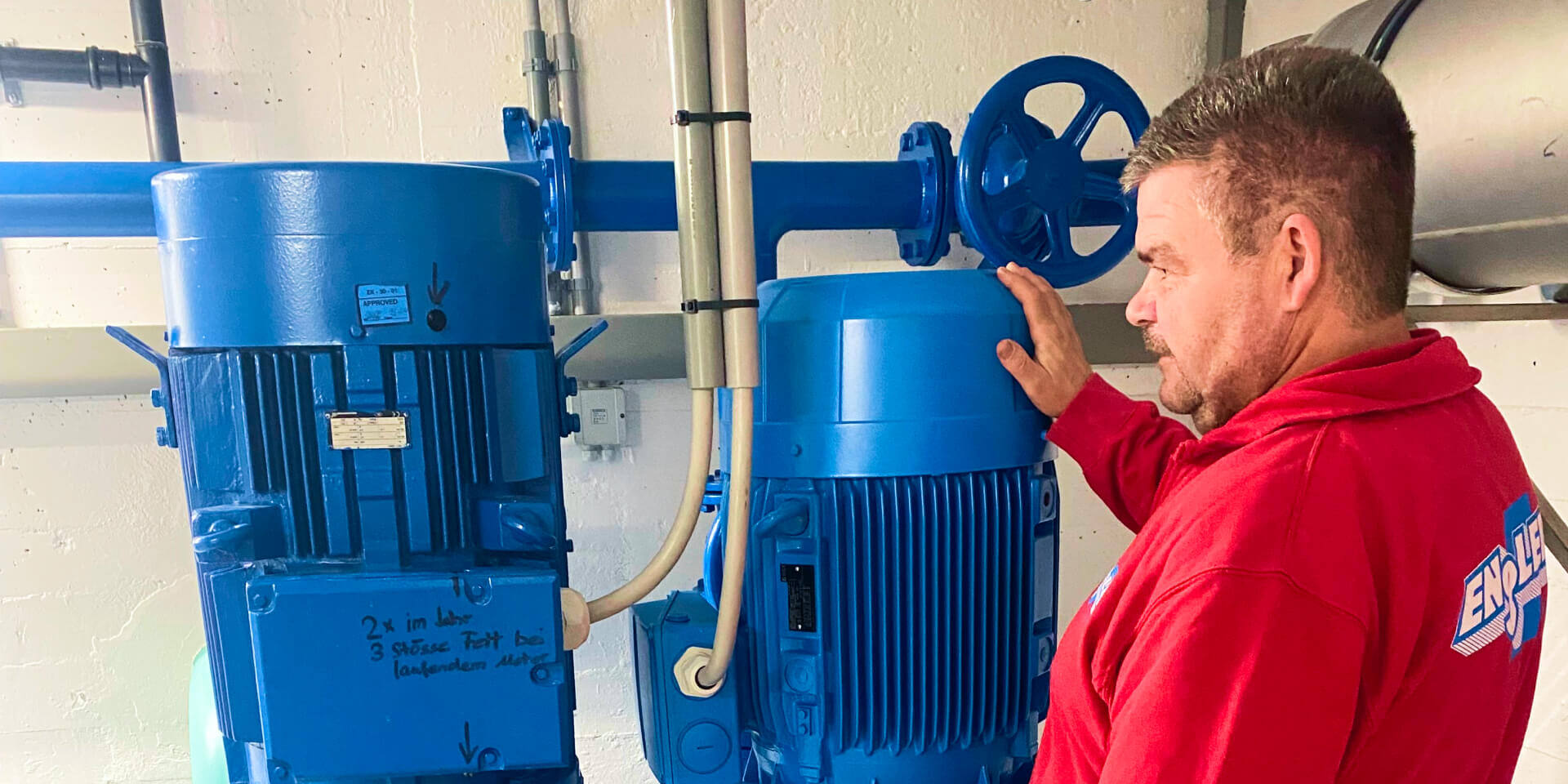 Funktionskontrolle und Datenerfassung der Stufenpumpen. 