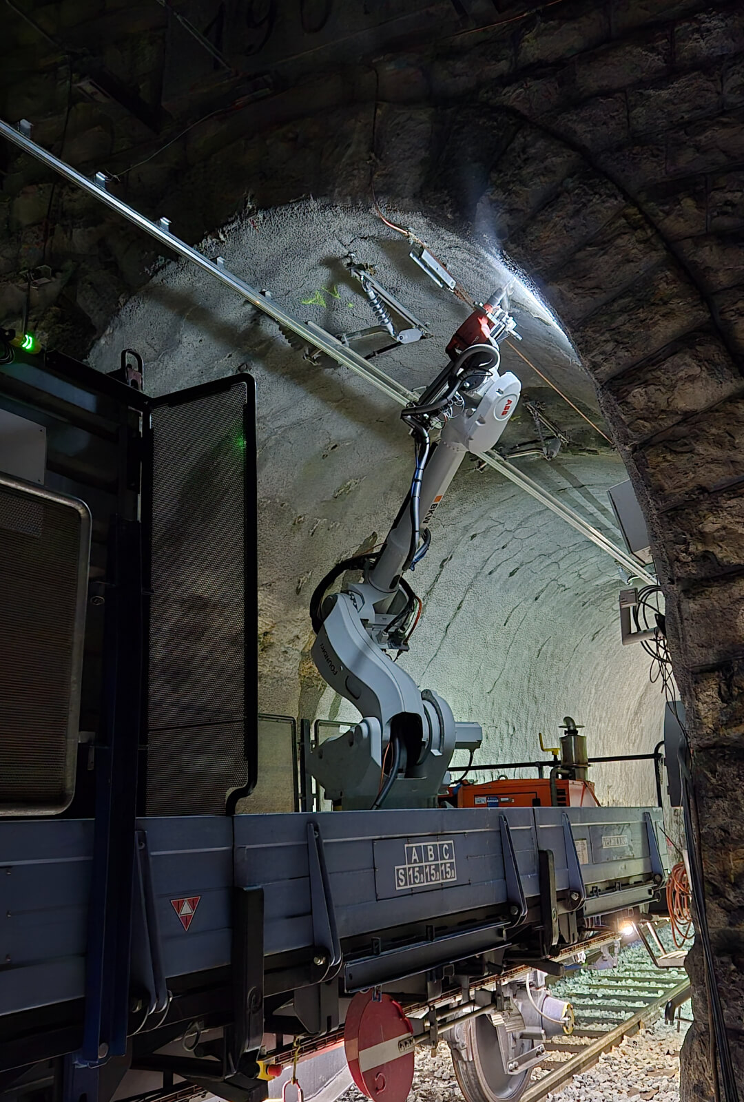 Erste Bohrung nach Eintritt in den Tunnel, es folgen 499 